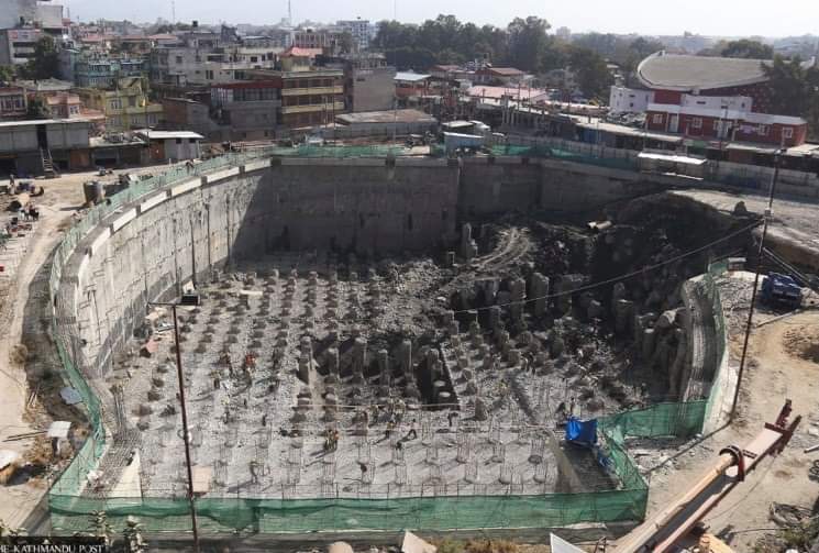 राष्ट्रपतिसामु 'काठमाण्डौ भ्यू टावर' लाई राष्ट्रिय पुस्तकालयमा रूपान्तरण  गर्न ज्ञापन पत्र..